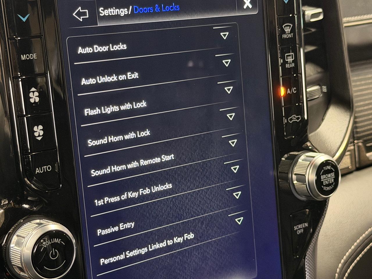 2020 RAM 1500 Limited+Appearance PKG+Safety Tec+Pano Roof+LOADED Photo47