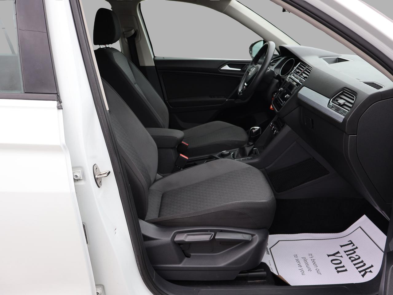 2020 Volkswagen Tiguan TRENDLINE AWD CERTIFIED *ACCIDENT FREE* CAMERA BLUETOOTH HEATED SEATS CRUISE ALLOYS Photo