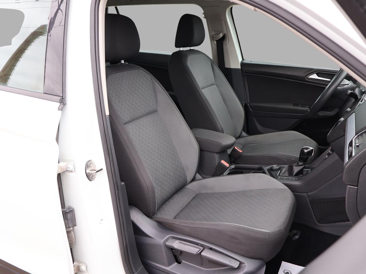 2020 Volkswagen Tiguan TRENDLINE AWD CERTIFIED *ACCIDENT FREE* CAMERA BLUETOOTH HEATED SEATS CRUISE ALLOYS Photo