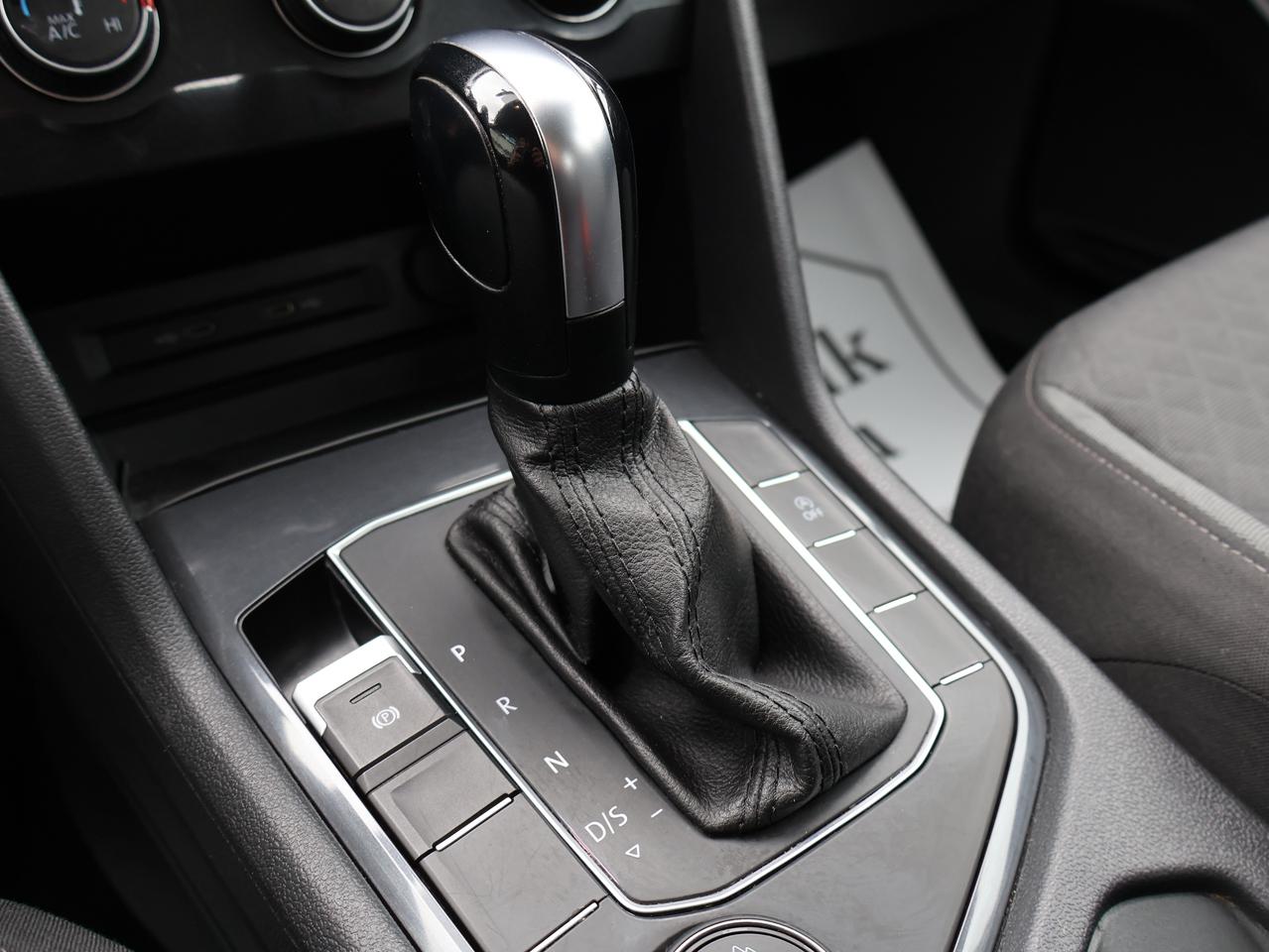 2020 Volkswagen Tiguan TRENDLINE AWD CERTIFIED *ACCIDENT FREE* CAMERA BLUETOOTH HEATED SEATS CRUISE ALLOYS Photo