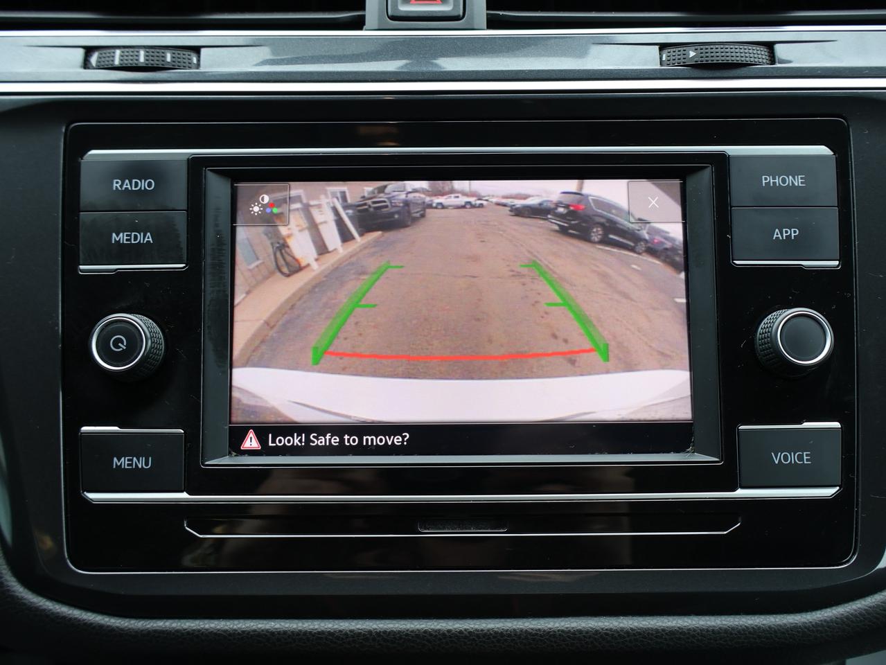 2020 Volkswagen Tiguan TRENDLINE AWD CERTIFIED *ACCIDENT FREE* CAMERA BLUETOOTH HEATED SEATS CRUISE ALLOYS Photo