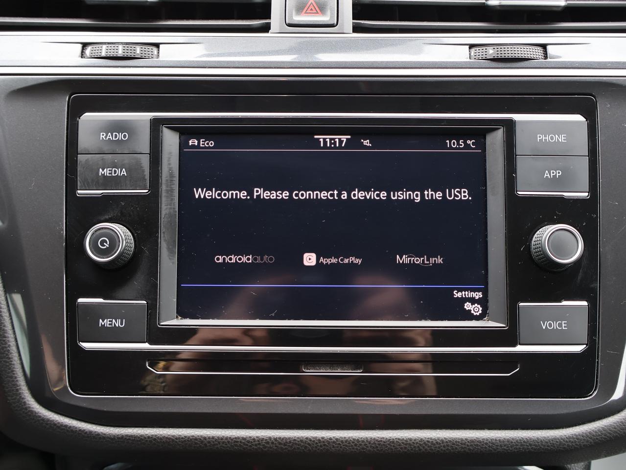 2020 Volkswagen Tiguan TRENDLINE AWD CERTIFIED *ACCIDENT FREE* CAMERA BLUETOOTH HEATED SEATS CRUISE ALLOYS Photo