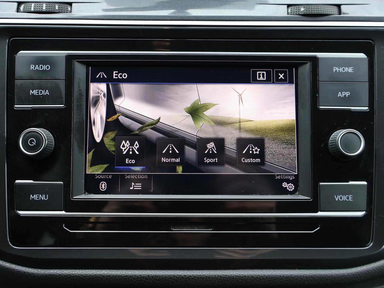 2020 Volkswagen Tiguan TRENDLINE AWD CERTIFIED *ACCIDENT FREE* CAMERA BLUETOOTH HEATED SEATS CRUISE ALLOYS Photo