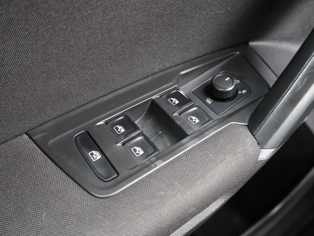 2020 Volkswagen Tiguan TRENDLINE AWD CERTIFIED *ACCIDENT FREE* CAMERA BLUETOOTH HEATED SEATS CRUISE ALLOYS Photo