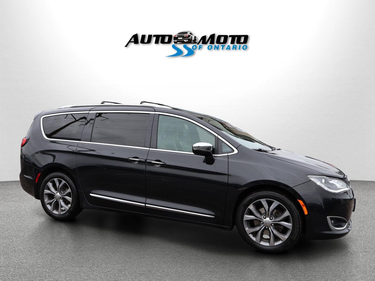 2020 Chrysler Pacifica LIMITED (35th ANNIVERSARY) CERTIFIED *1 OWNER* CAMERA NAV BLUETOOTH LEATHER HEATED SEATS PANO ROOF CRUISE ALLOYS ALLOYS Photo