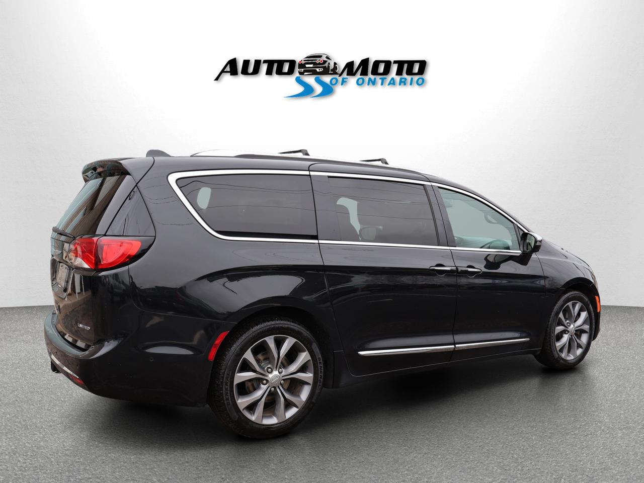 2020 Chrysler Pacifica LIMITED (35th ANNIVERSARY) CERTIFIED *1 OWNER* CAMERA NAV BLUETOOTH LEATHER HEATED SEATS PANO ROOF CRUISE ALLOYS ALLOYS Photo