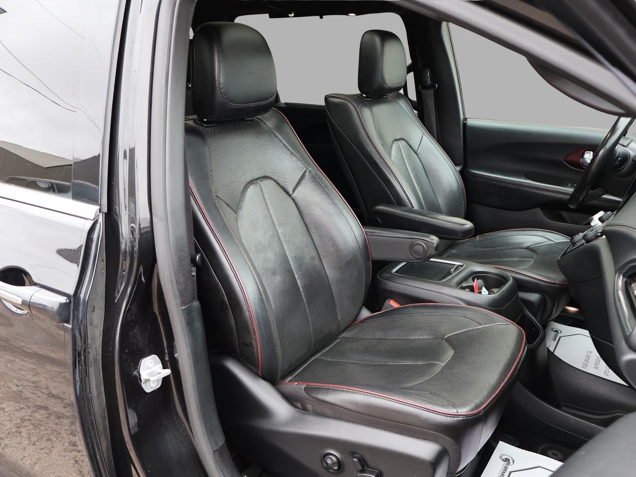 2020 Chrysler Pacifica LIMITED (35th ANNIVERSARY) CERTIFIED *1 OWNER* CAMERA NAV BLUETOOTH LEATHER HEATED SEATS PANO ROOF CRUISE ALLOYS ALLOYS Photo