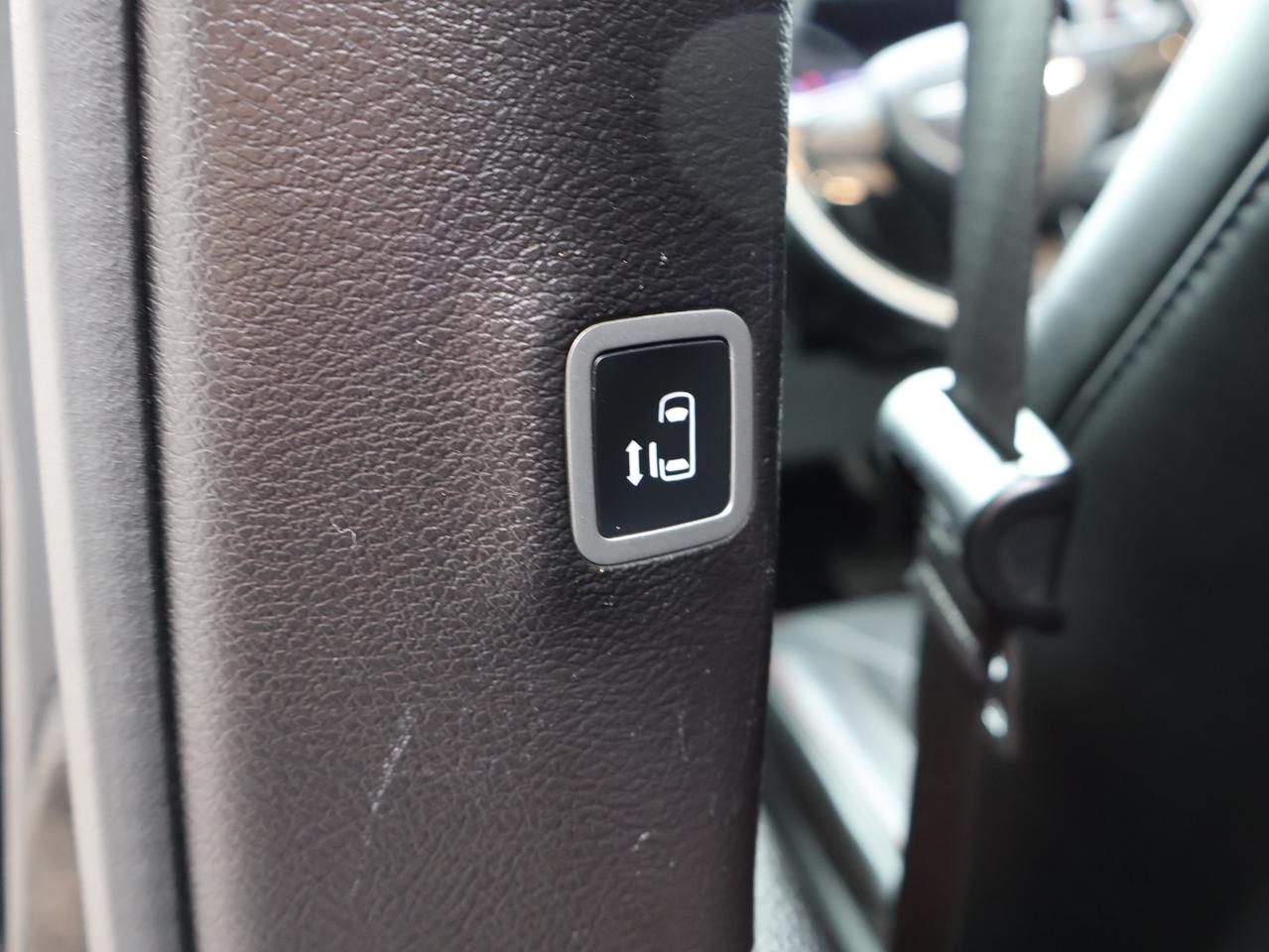 2020 Chrysler Pacifica LIMITED (35th ANNIVERSARY) CERTIFIED *1 OWNER* CAMERA NAV BLUETOOTH LEATHER HEATED SEATS PANO ROOF CRUISE ALLOYS ALLOYS Photo