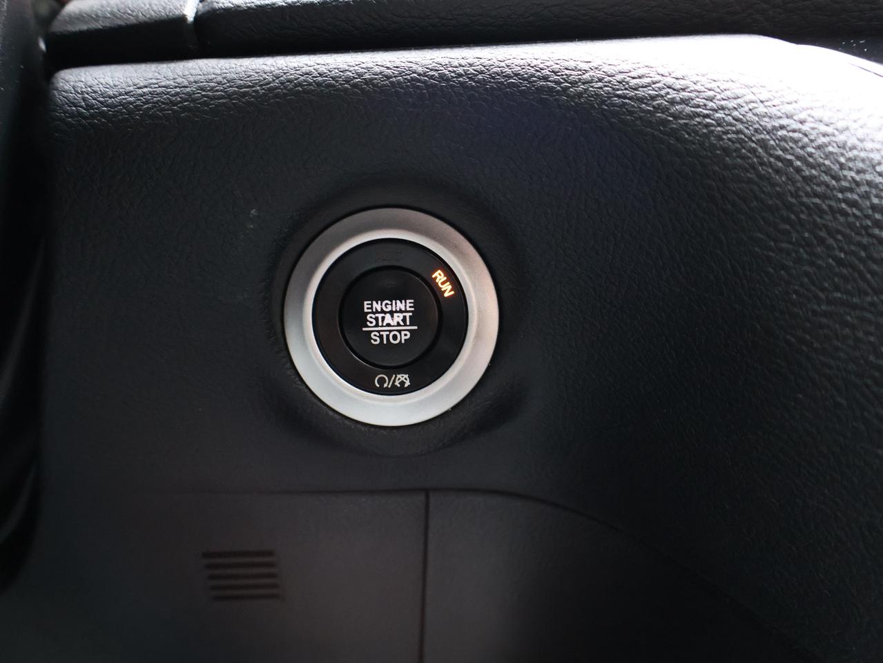 2020 Chrysler Pacifica LIMITED (35th ANNIVERSARY) CERTIFIED *1 OWNER* CAMERA NAV BLUETOOTH LEATHER HEATED SEATS PANO ROOF CRUISE ALLOYS ALLOYS Photo