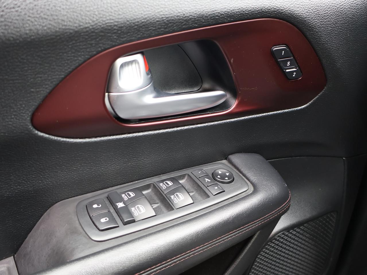 2020 Chrysler Pacifica LIMITED (35th ANNIVERSARY) CERTIFIED *1 OWNER* CAMERA NAV BLUETOOTH LEATHER HEATED SEATS PANO ROOF CRUISE ALLOYS ALLOYS Photo