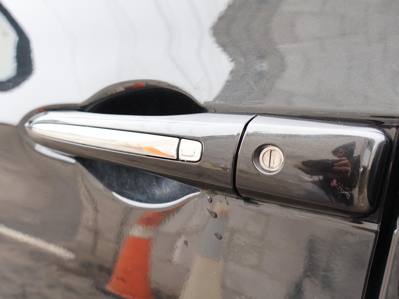 2020 Chrysler Pacifica LIMITED (35th ANNIVERSARY) CERTIFIED *1 OWNER* CAMERA NAV BLUETOOTH LEATHER HEATED SEATS PANO ROOF CRUISE ALLOYS ALLOYS Photo