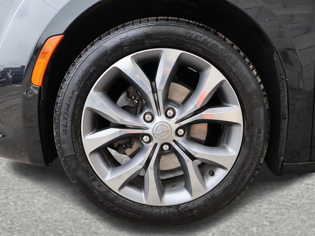 2020 Chrysler Pacifica LIMITED (35th ANNIVERSARY) CERTIFIED *1 OWNER* CAMERA NAV BLUETOOTH LEATHER HEATED SEATS PANO ROOF CRUISE ALLOYS ALLOYS Photo