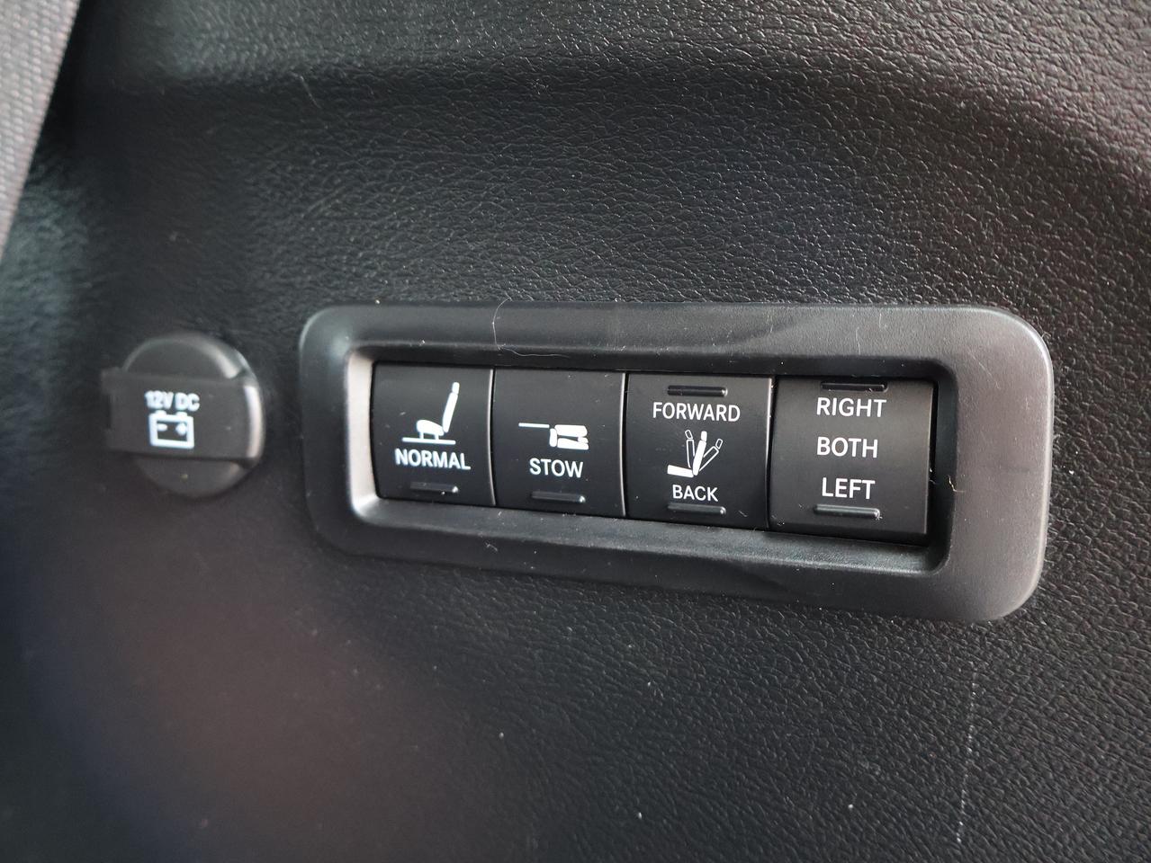 2020 Chrysler Pacifica LIMITED (35th ANNIVERSARY) CERTIFIED *1 OWNER* CAMERA NAV BLUETOOTH LEATHER HEATED SEATS PANO ROOF CRUISE ALLOYS ALLOYS Photo