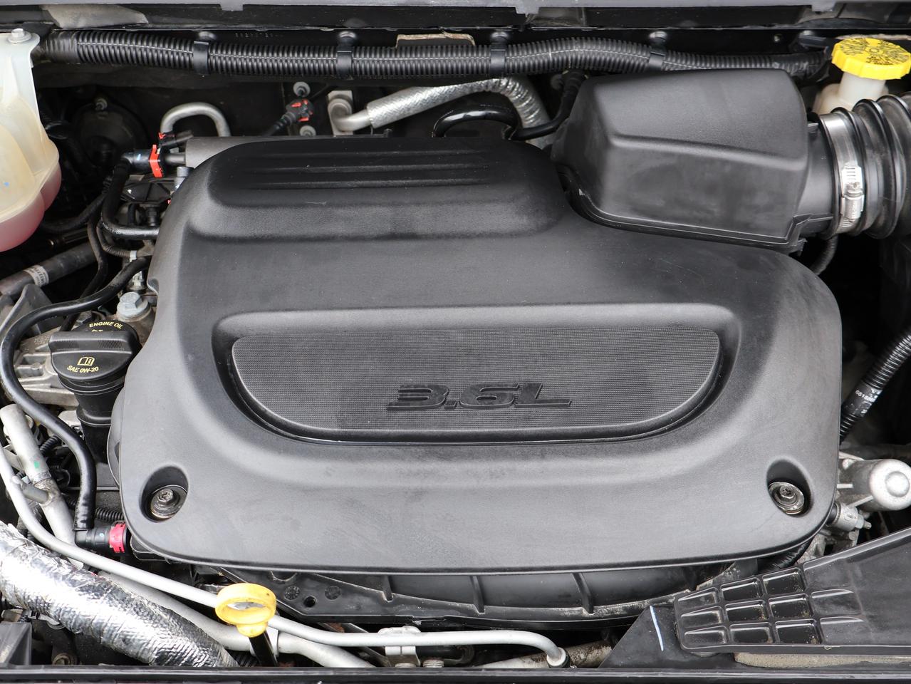 2020 Chrysler Pacifica LIMITED (35th ANNIVERSARY) CERTIFIED *1 OWNER* CAMERA NAV BLUETOOTH LEATHER HEATED SEATS PANO ROOF CRUISE ALLOYS ALLOYS Photo