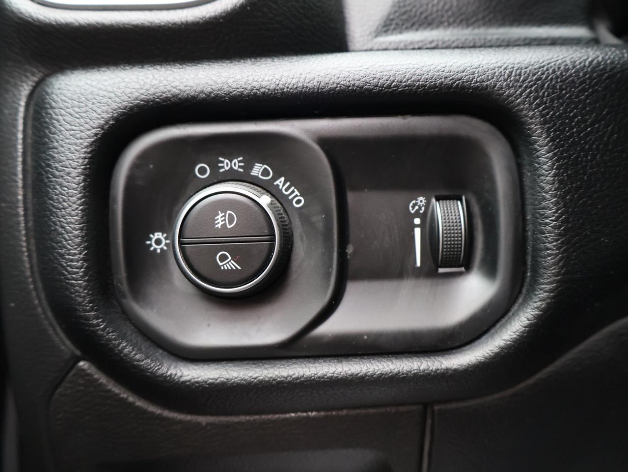 2021 RAM 1500 BIG HORN CREW 4WD CERTIFIED *1 OWNER*ACCIDENT FREE* CAMERA BLUETOOTH HEATED SEATS CRUISE ALLOYS Photo