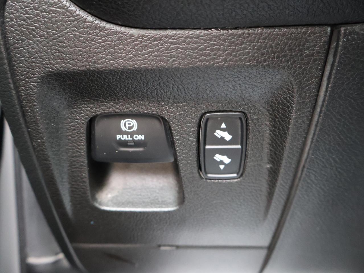 2021 RAM 1500 BIG HORN CREW 4WD CERTIFIED *1 OWNER*ACCIDENT FREE* CAMERA BLUETOOTH HEATED SEATS CRUISE ALLOYS Photo