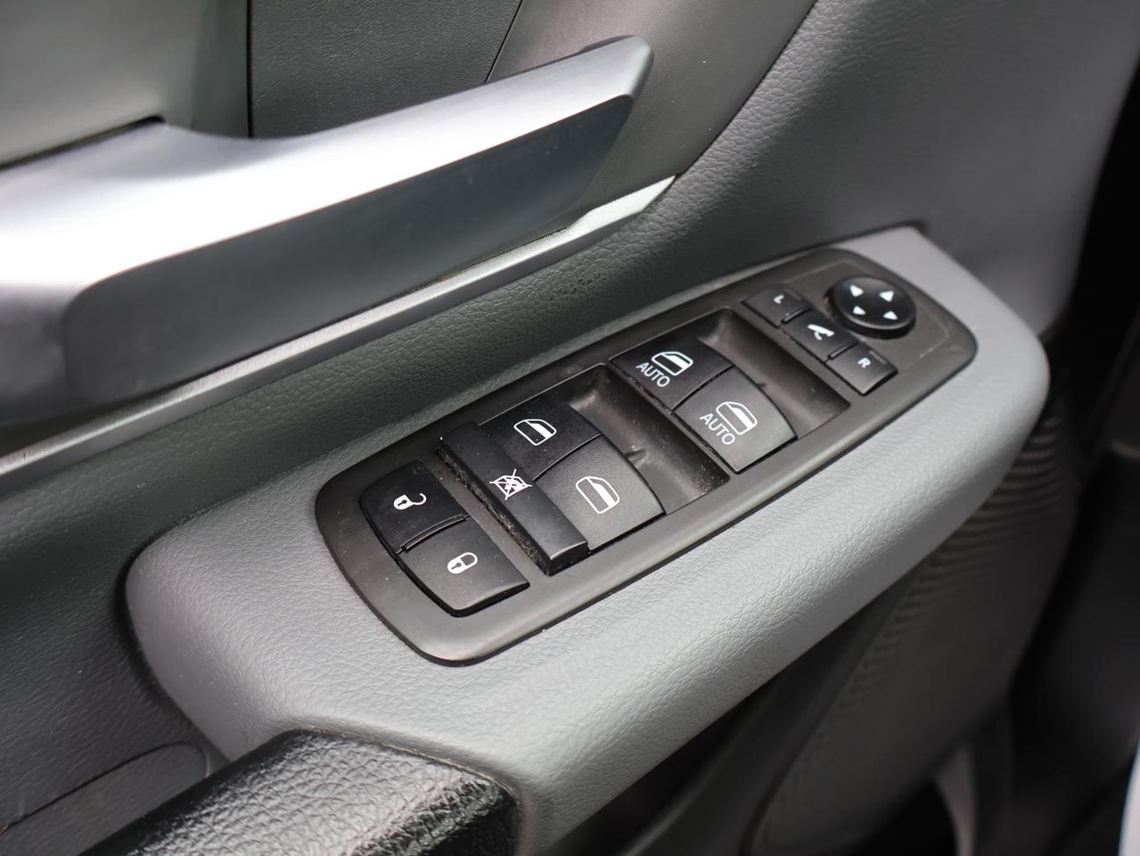 2021 RAM 1500 BIG HORN CREW 4WD CERTIFIED *1 OWNER*ACCIDENT FREE* CAMERA BLUETOOTH HEATED SEATS CRUISE ALLOYS Photo