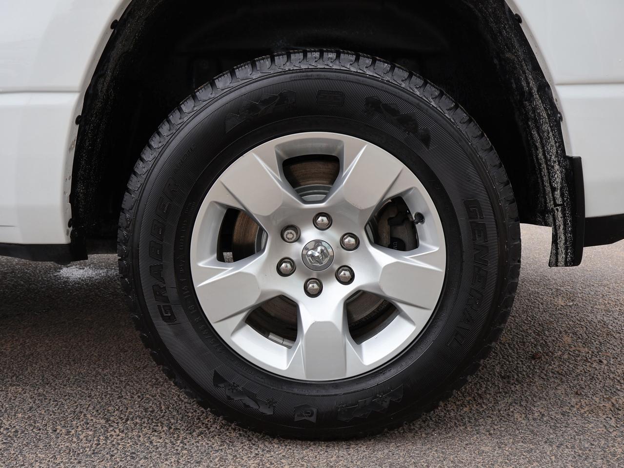 2021 RAM 1500 BIG HORN CREW 4WD CERTIFIED *1 OWNER*ACCIDENT FREE* CAMERA BLUETOOTH HEATED SEATS CRUISE ALLOYS Photo