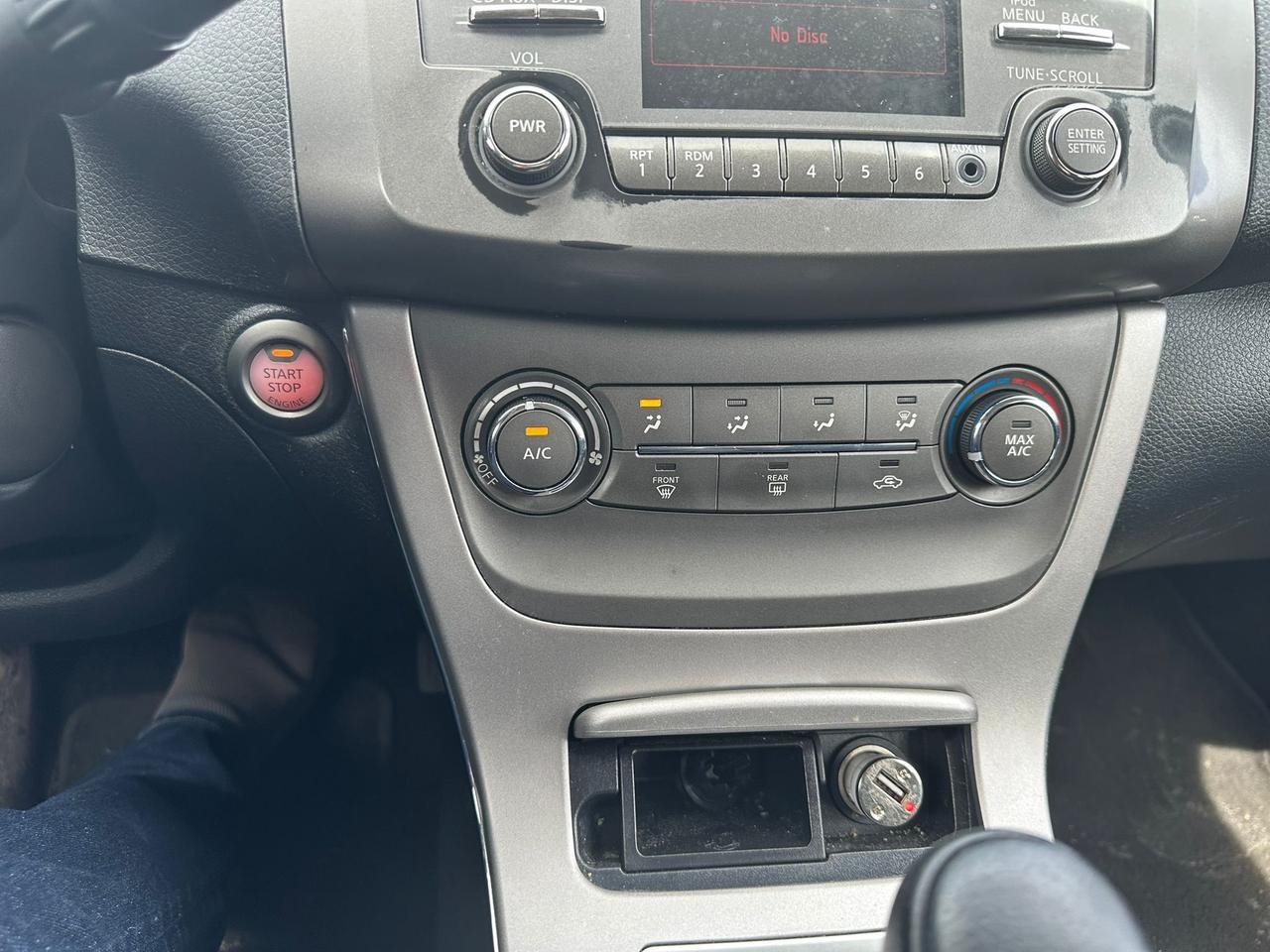 2014 Nissan Sentra SV Photo