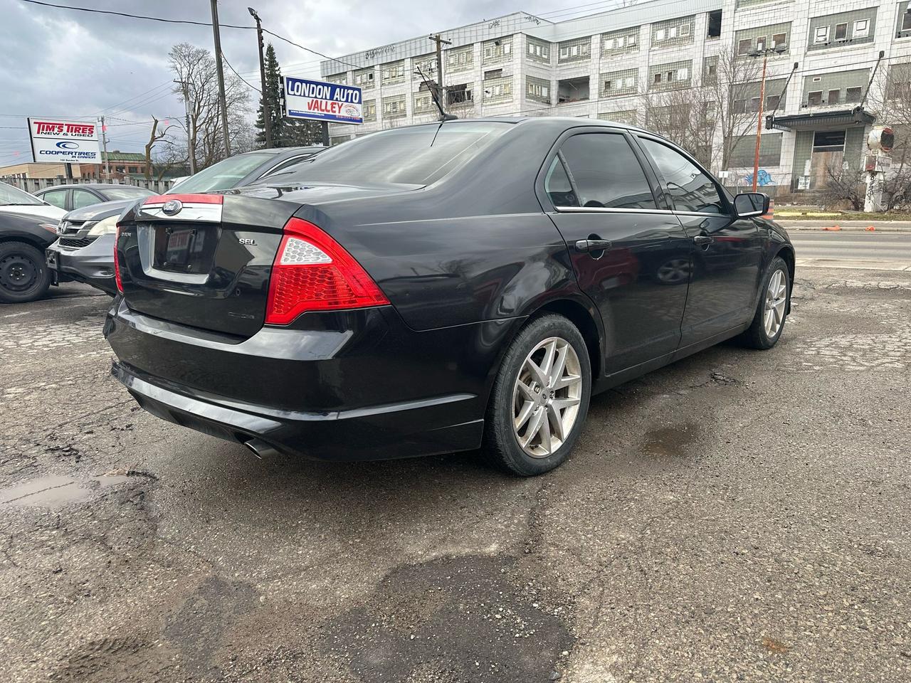 2011 Ford Fusion SEL Photo4