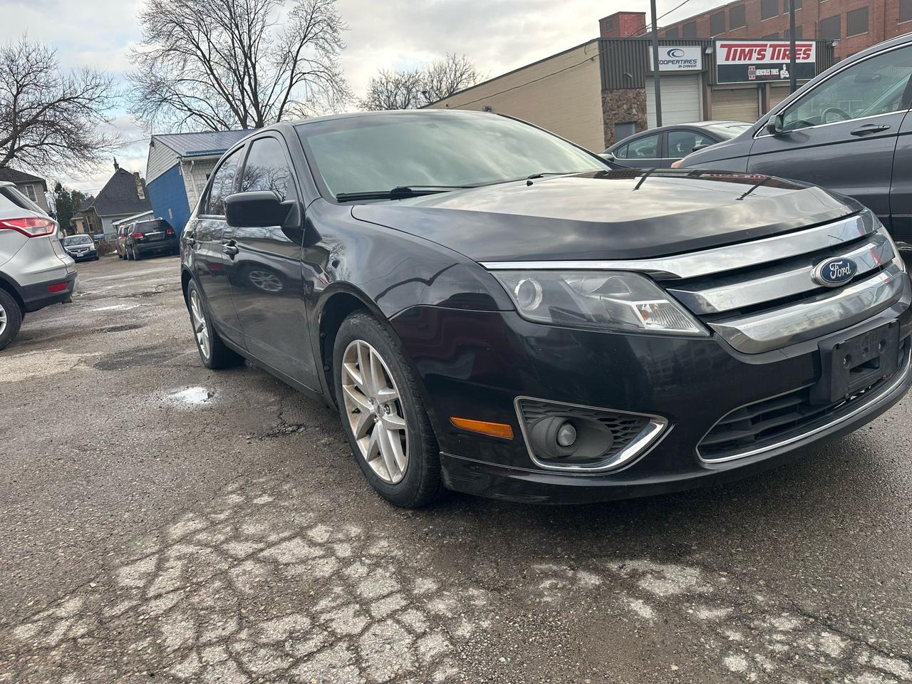2011 Ford Fusion SEL Photo2
