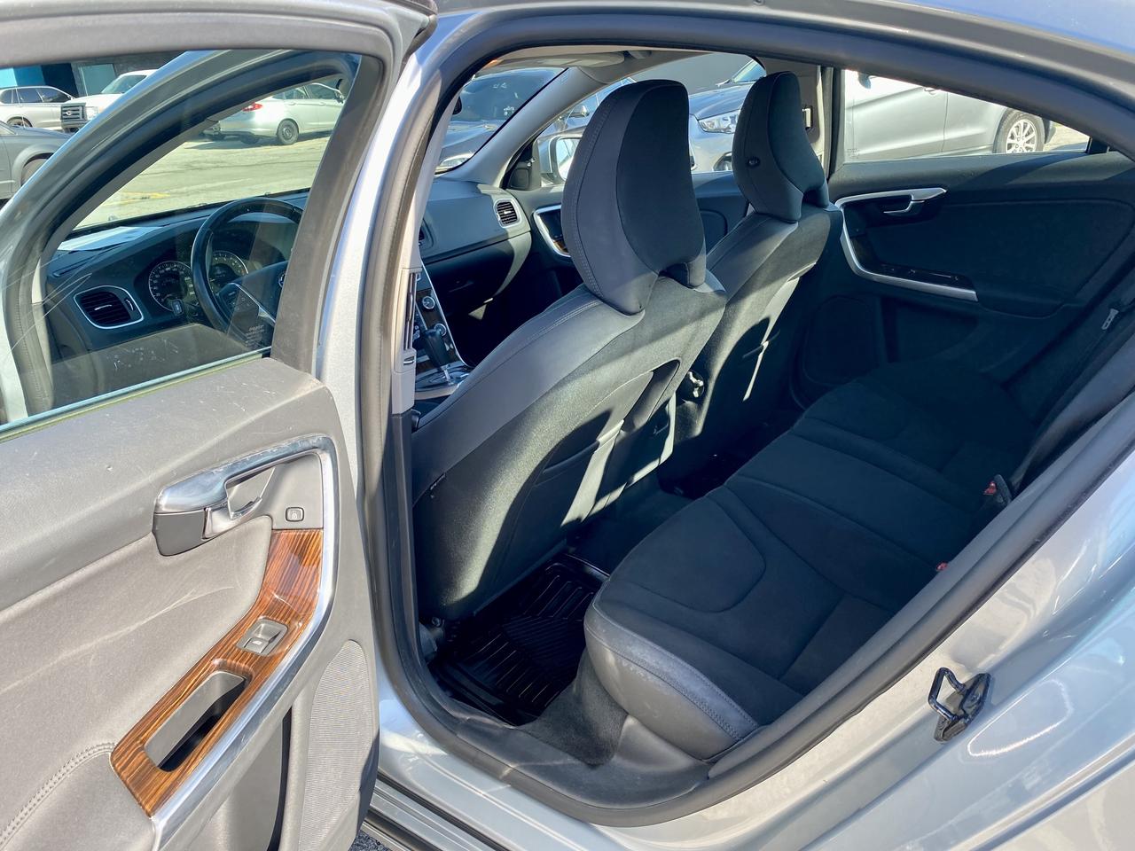 2012 Volvo S-60 T5 Photo