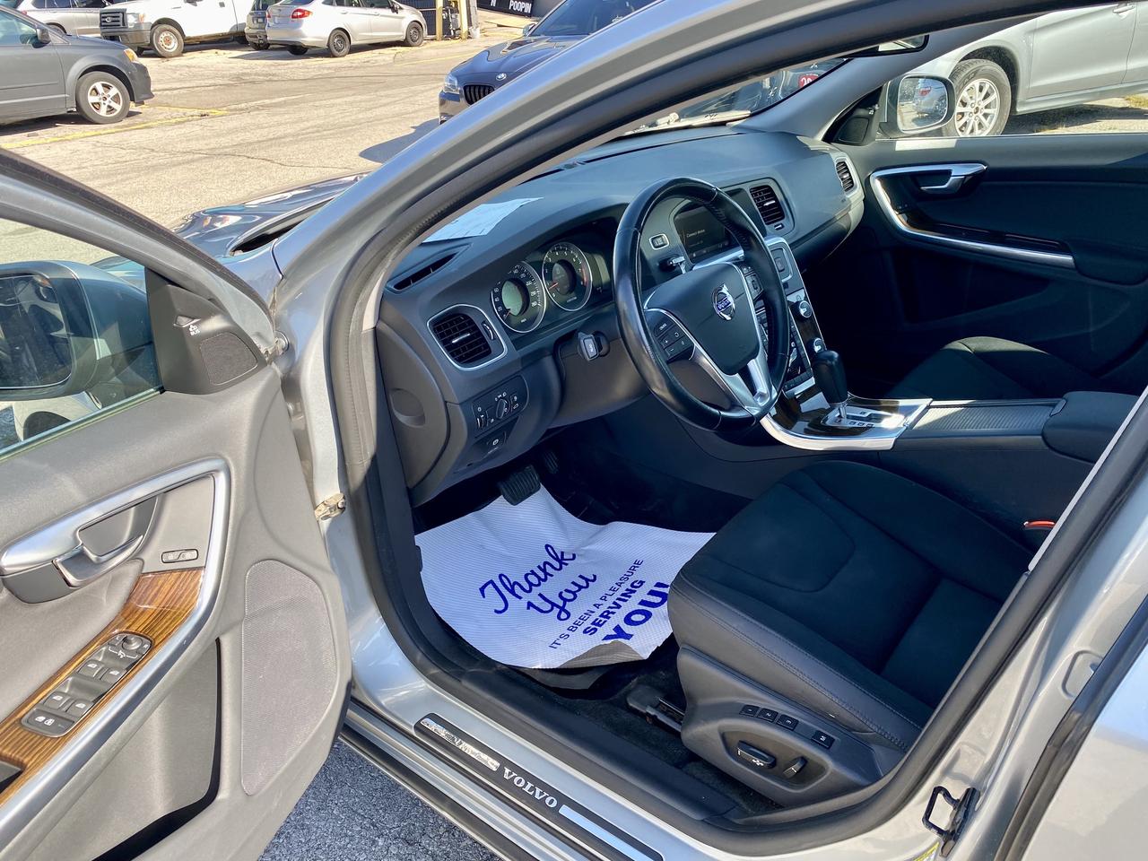 2012 Volvo S-60 T5 Photo