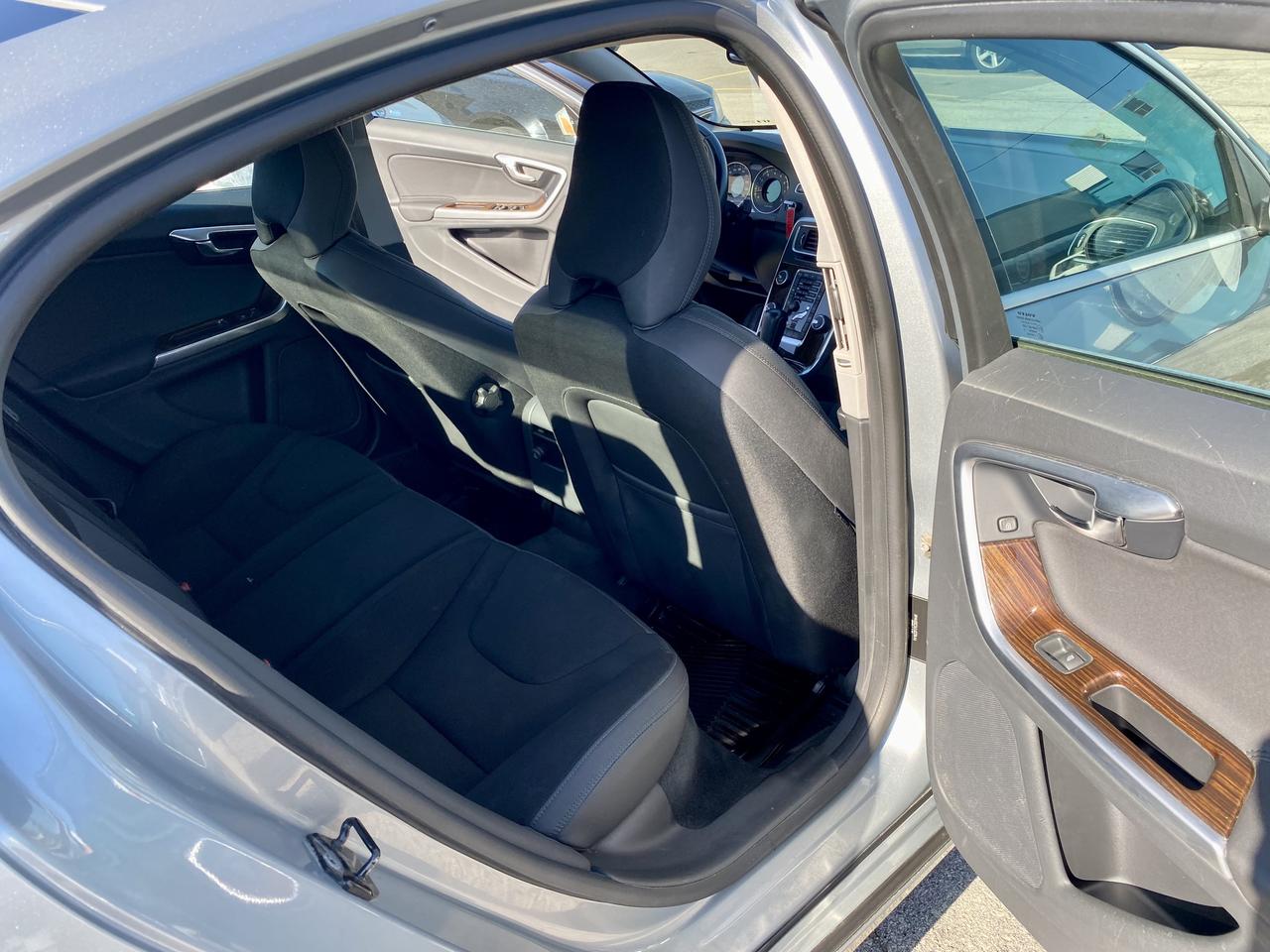 2012 Volvo S-60 T5 Photo