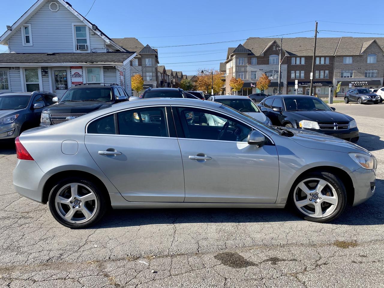 2012 Volvo S-60 T5 Photo