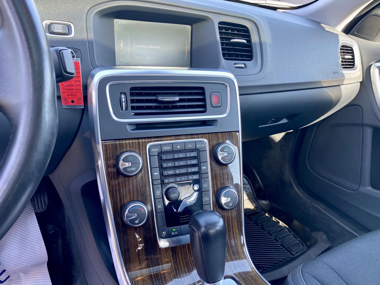 2012 Volvo S-60 T5 Photo