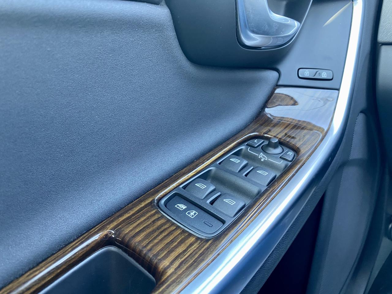 2012 Volvo S-60 T5 Photo