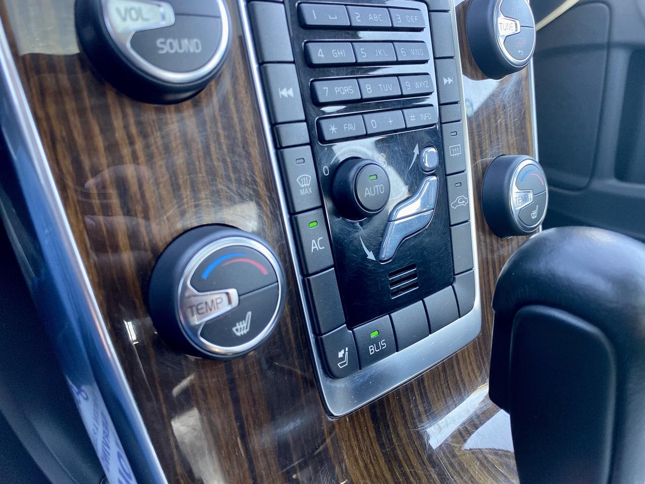 2012 Volvo S-60 T5 Photo