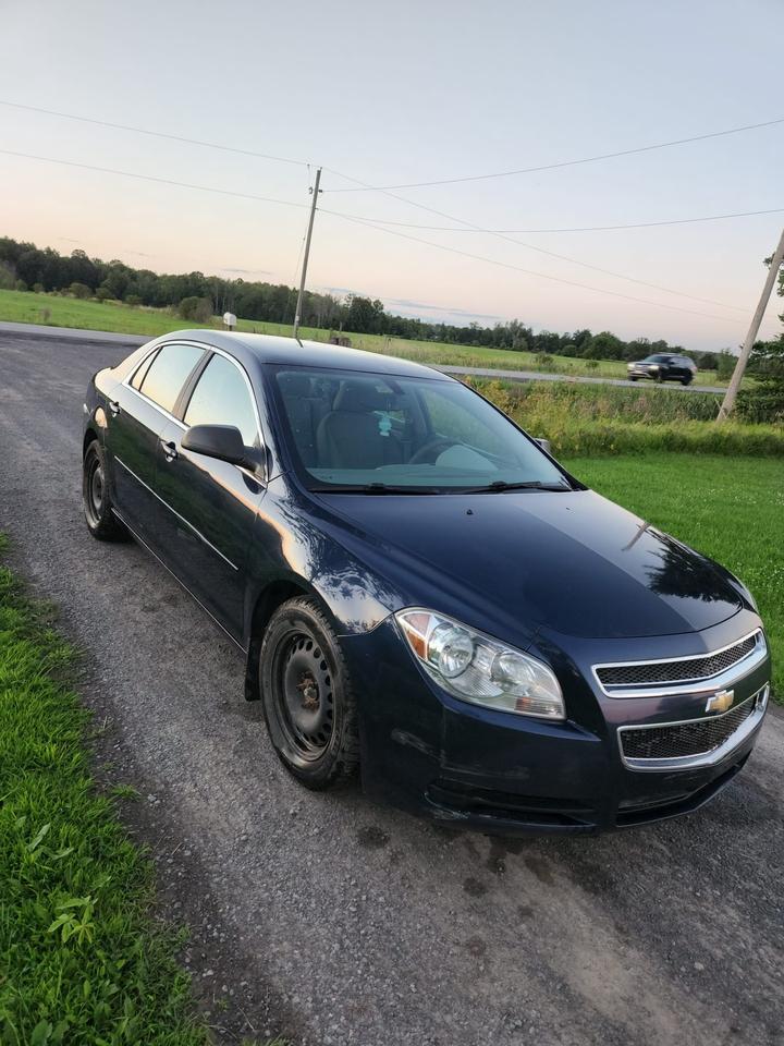 2011 Chevrolet Malibu LS Photo2