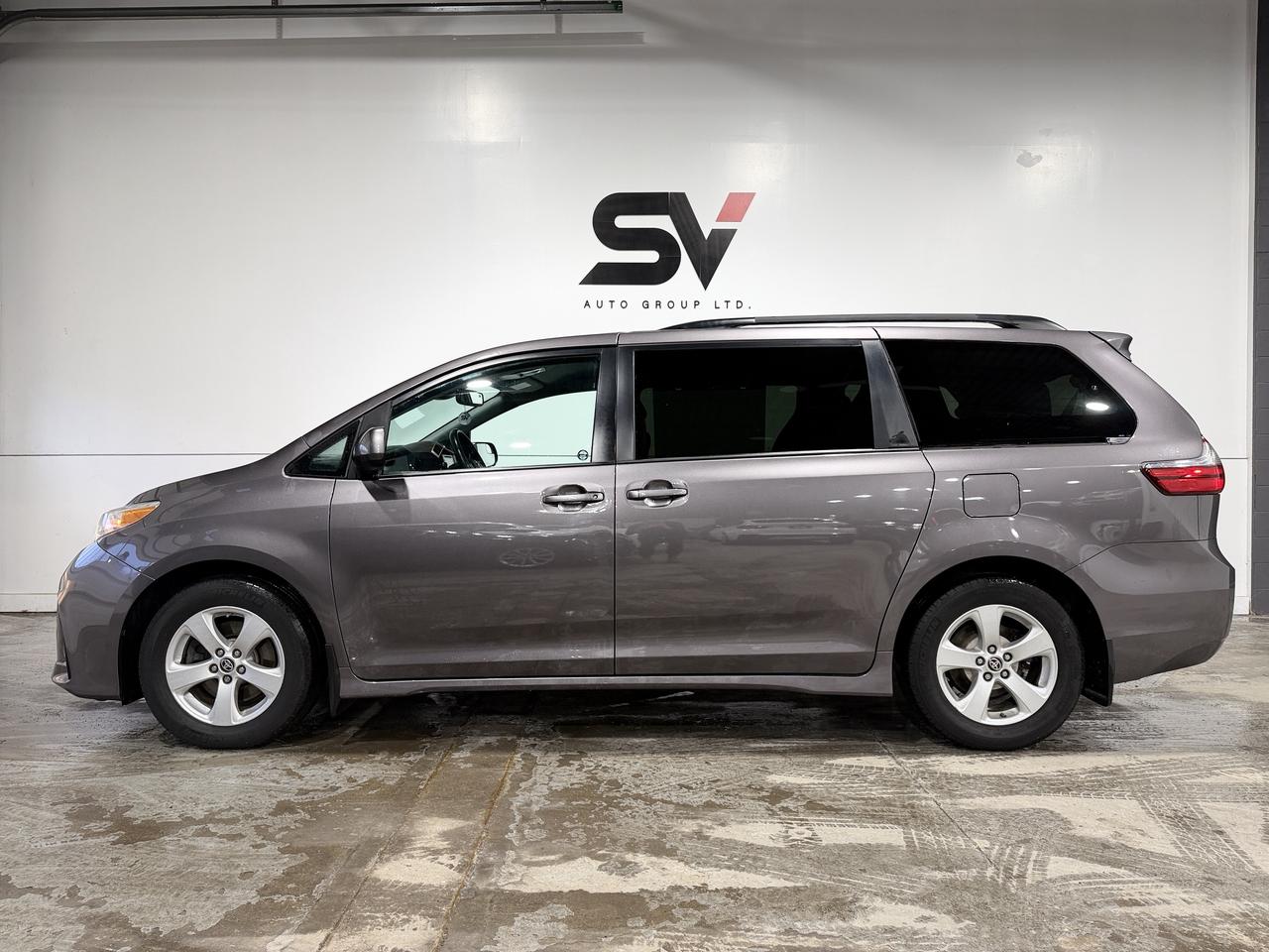 2020 Toyota Sienna LE Photo