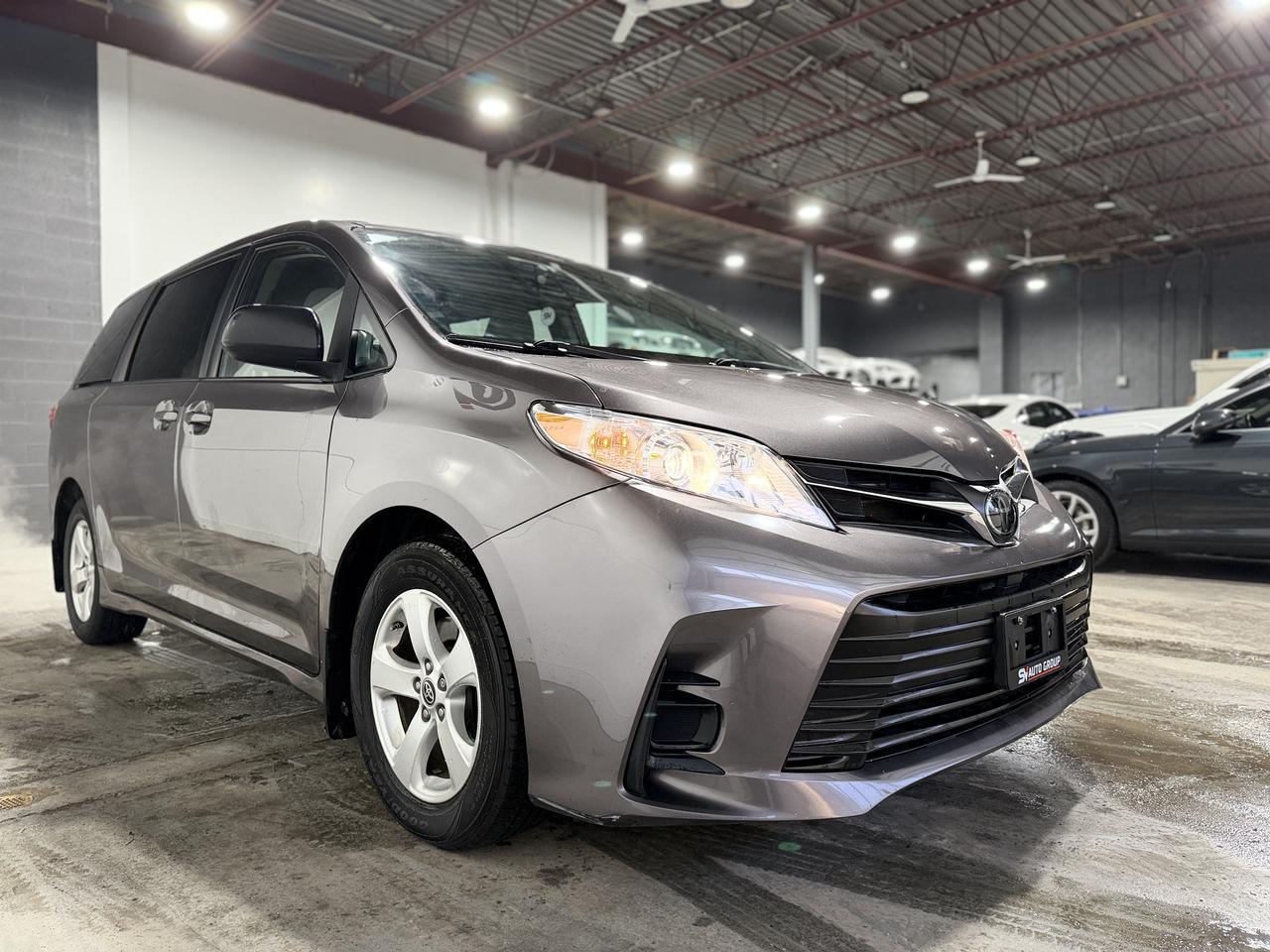 2020 Toyota Sienna LE Photo