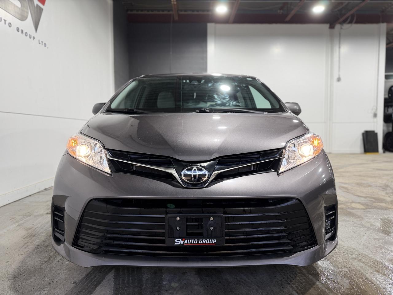 2020 Toyota Sienna LE Photo