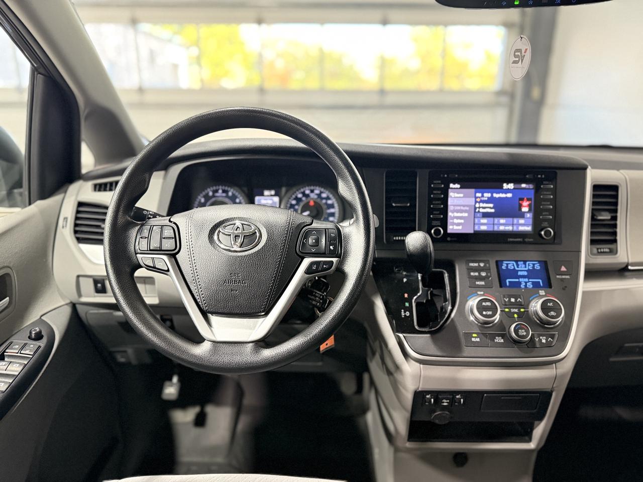 2020 Toyota Sienna LE Photo