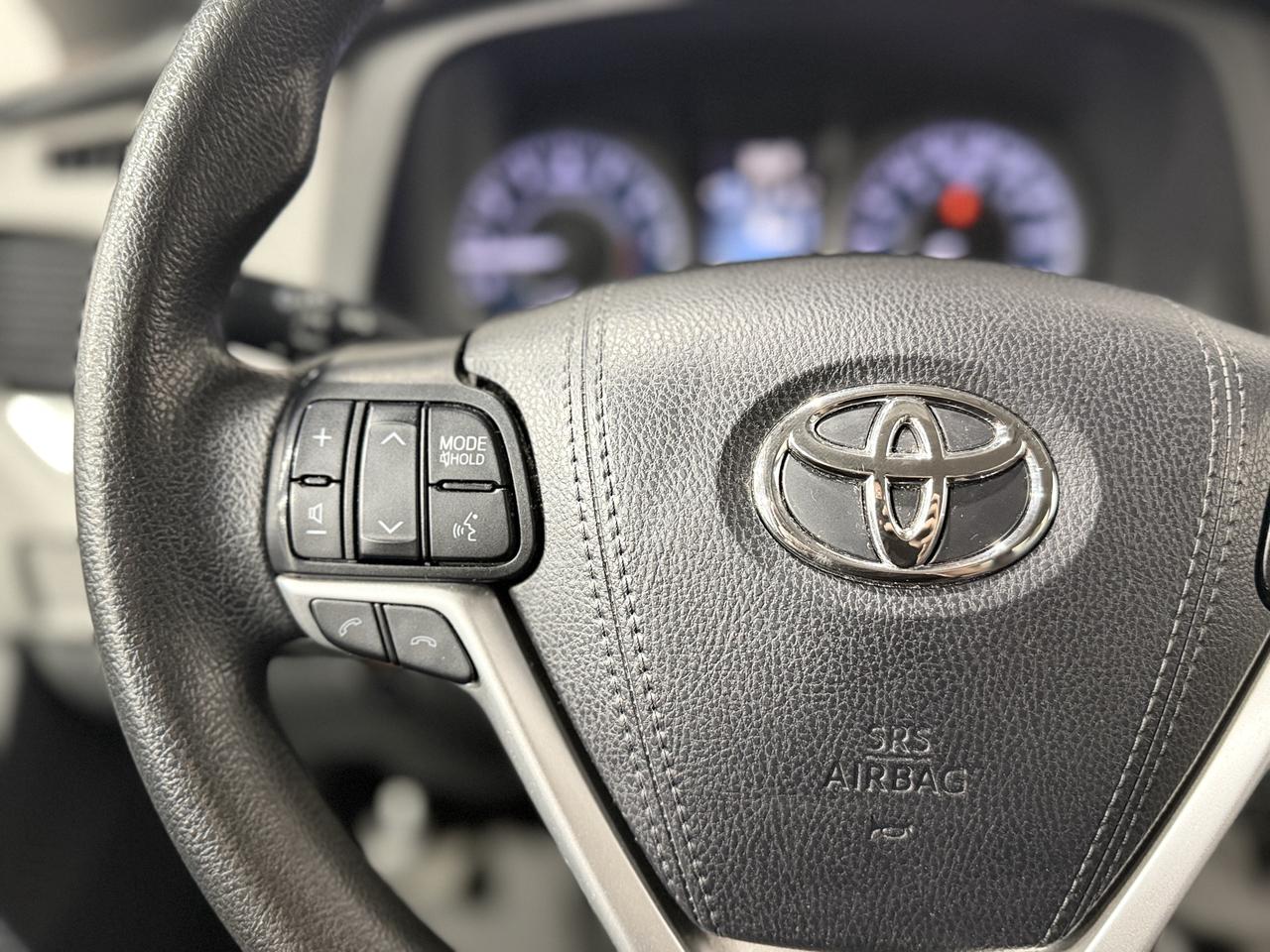 2020 Toyota Sienna LE Photo
