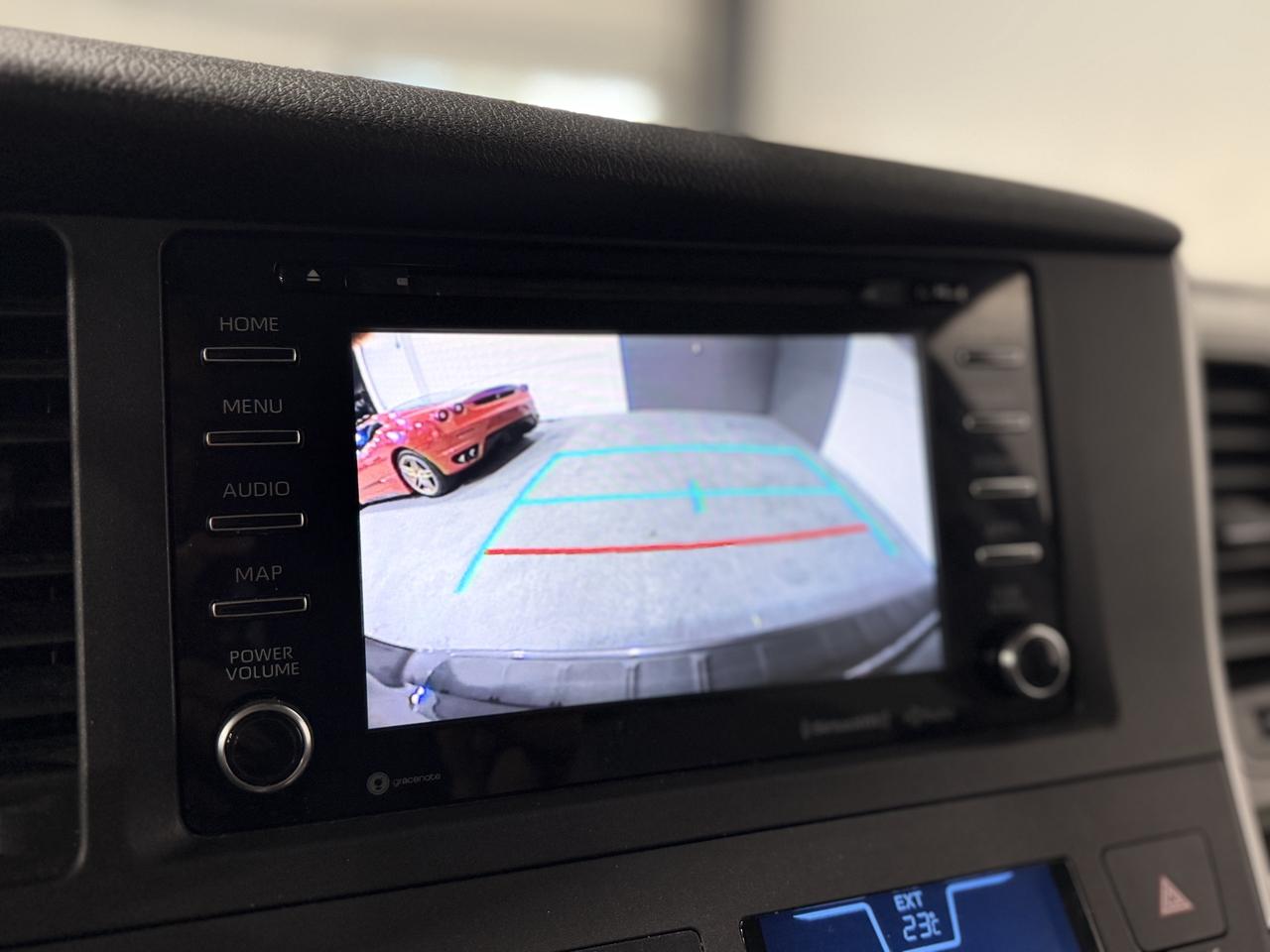 2020 Toyota Sienna LE Photo