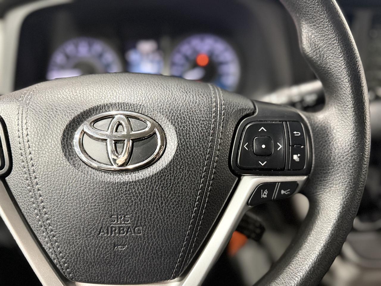 2020 Toyota Sienna LE Photo