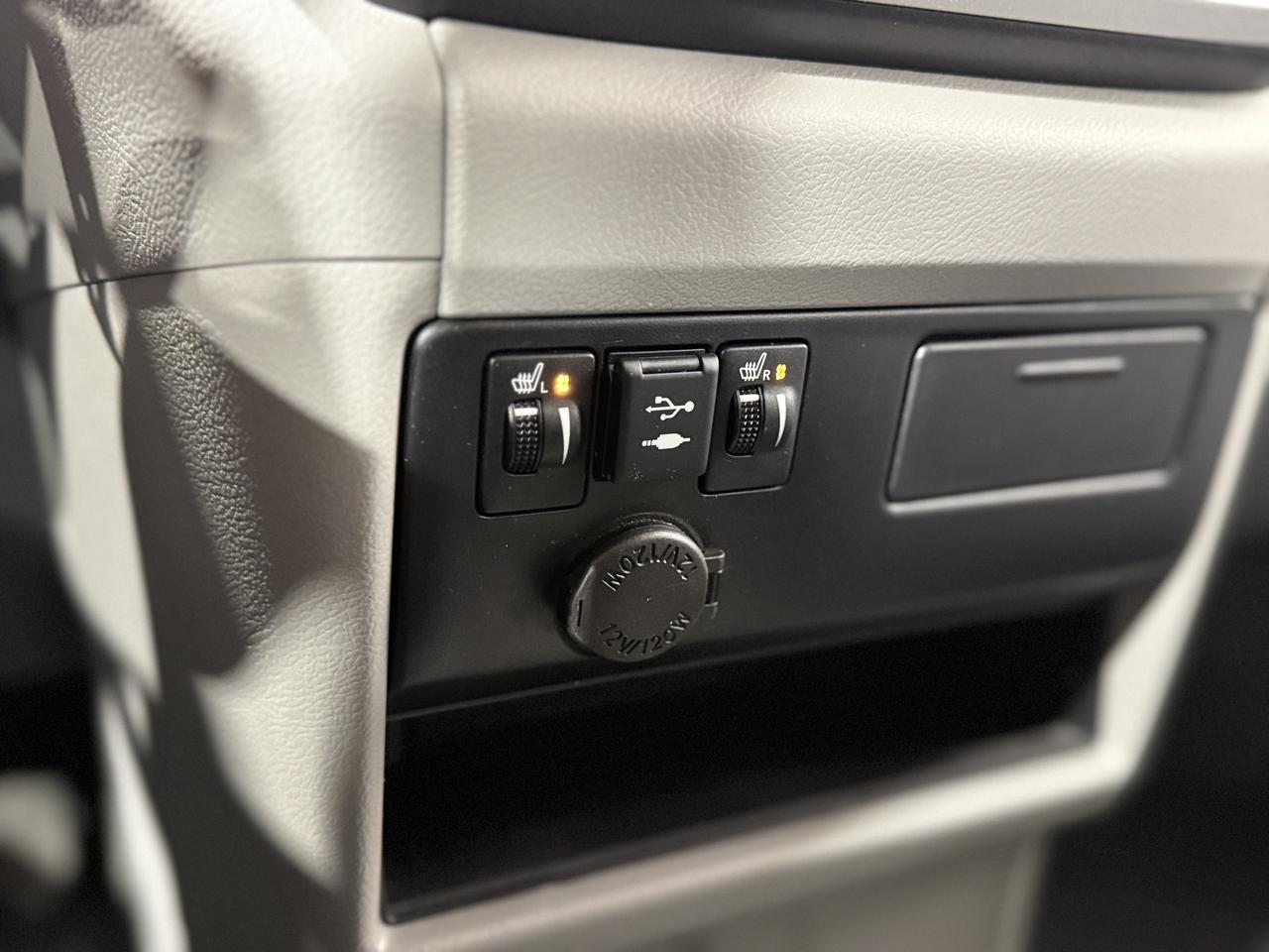 2020 Toyota Sienna LE Photo