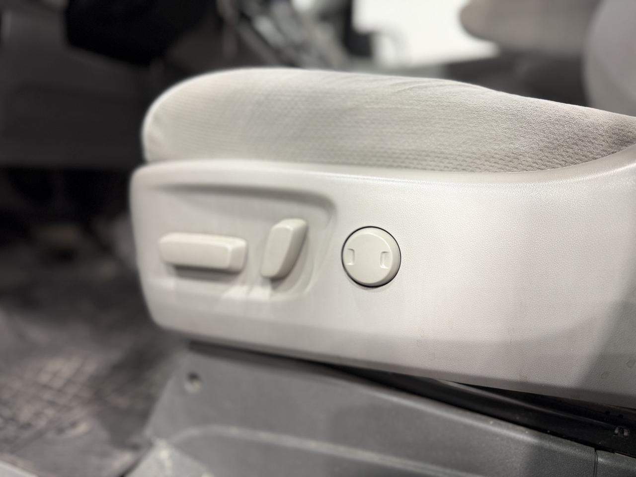 2020 Toyota Sienna LE Photo