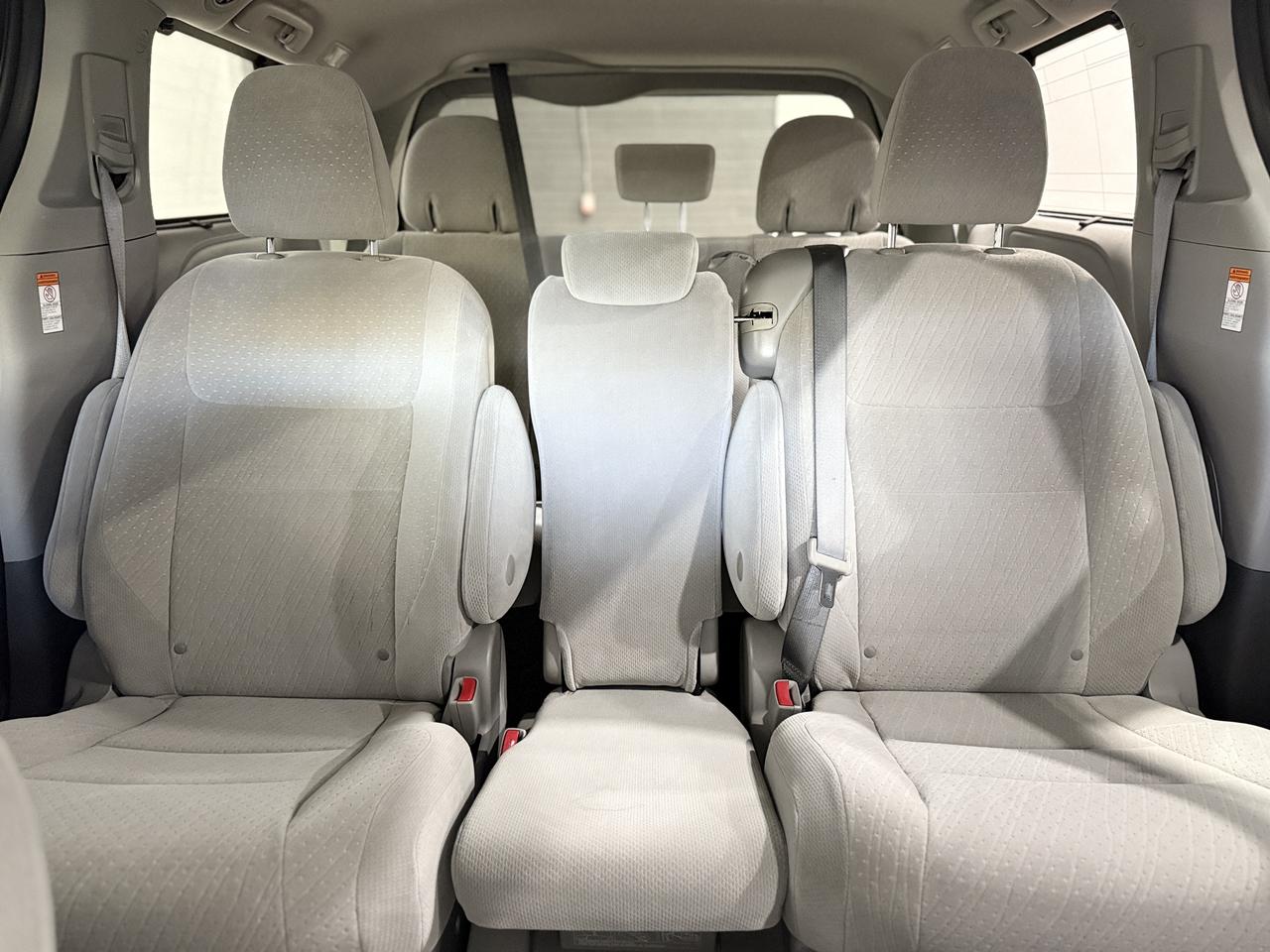 2020 Toyota Sienna LE Photo