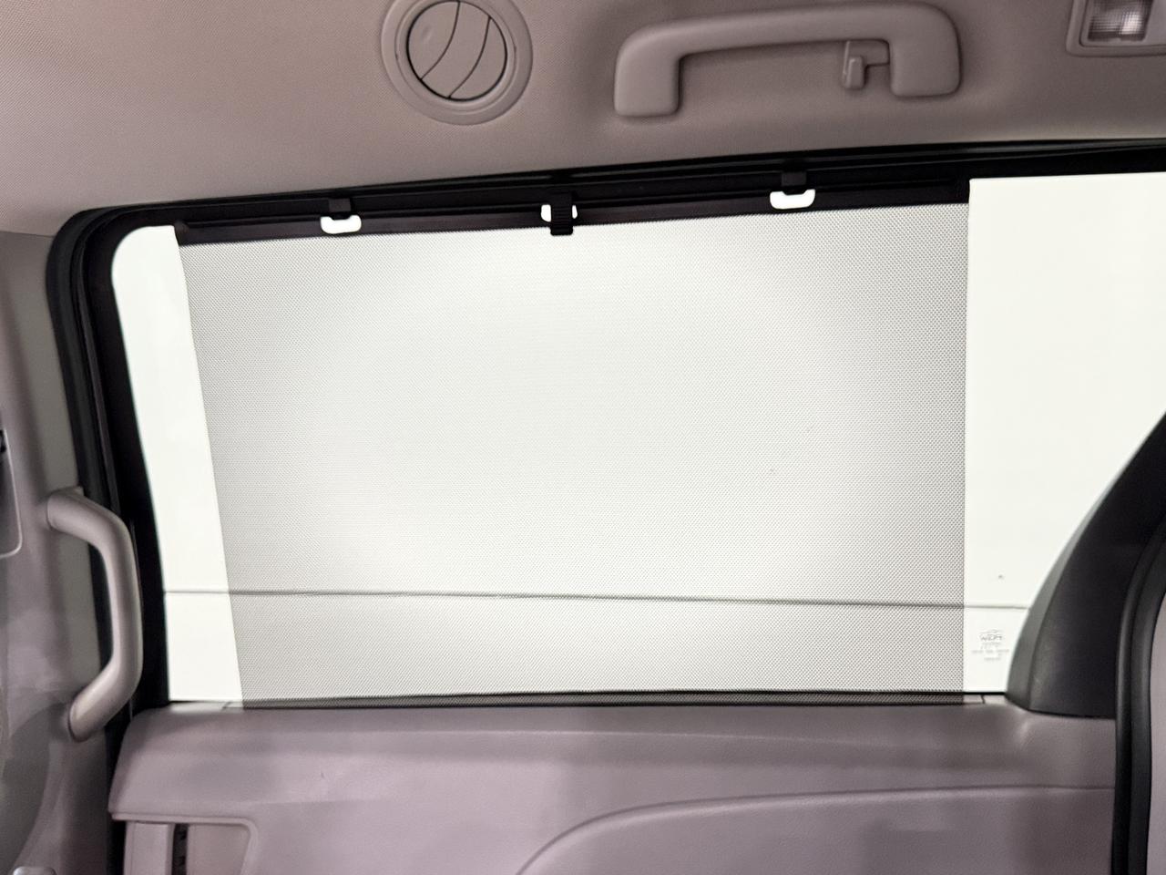 2020 Toyota Sienna LE Photo