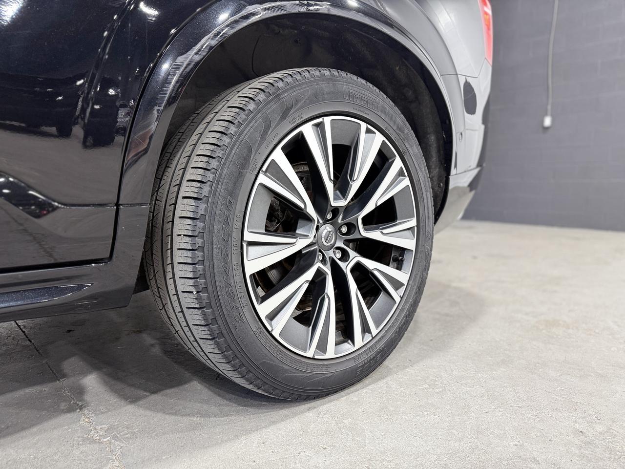 2021 Volvo XC90 T6 Momentum Photo