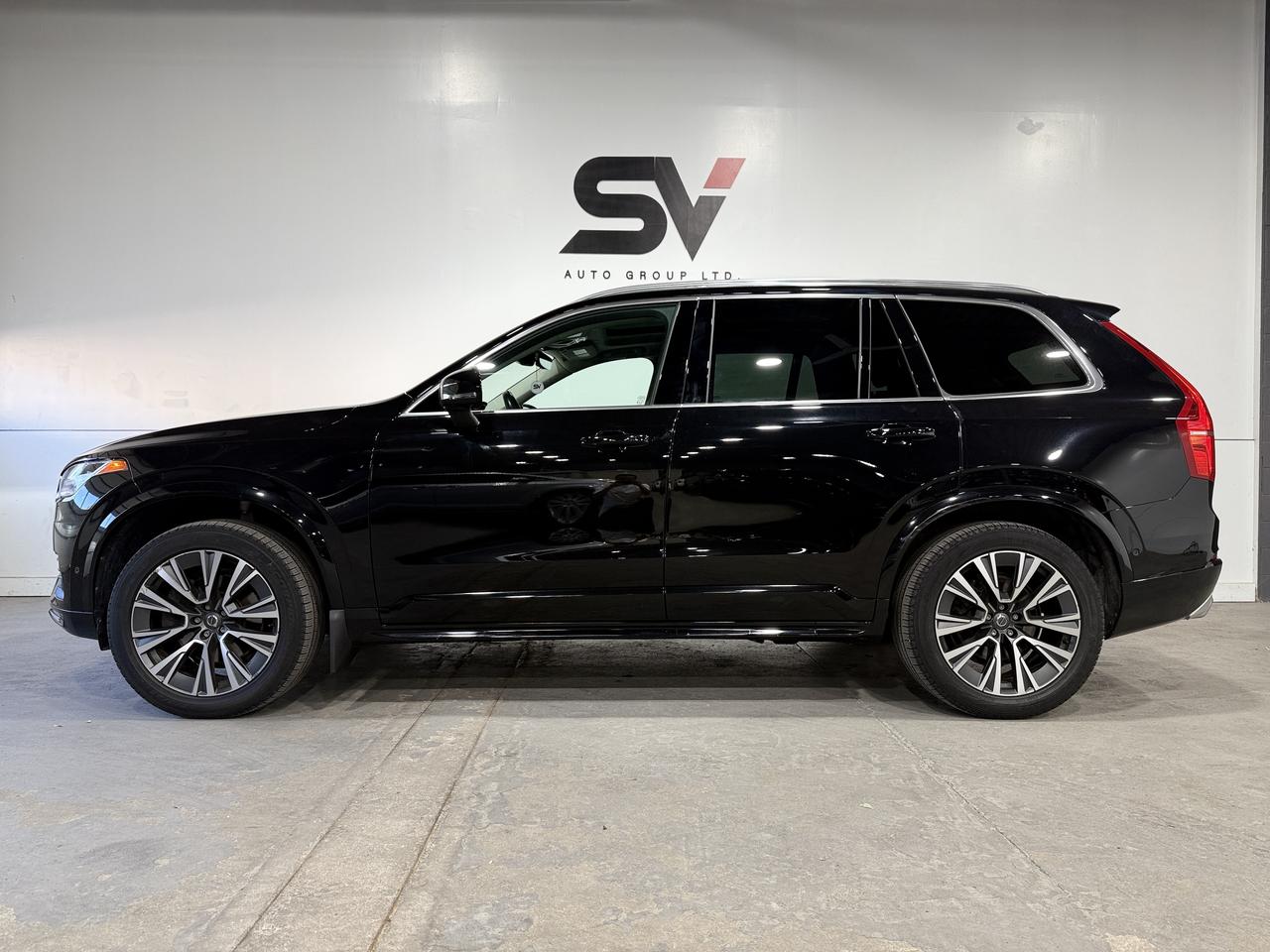 2021 Volvo XC90 T6 Momentum Photo