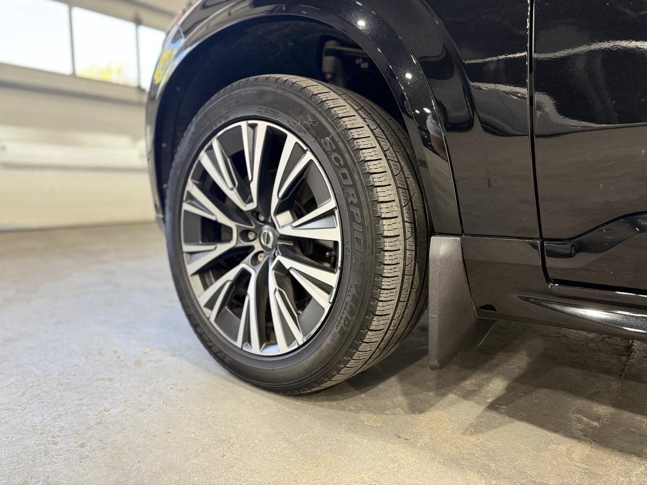 2021 Volvo XC90 T6 Momentum Photo