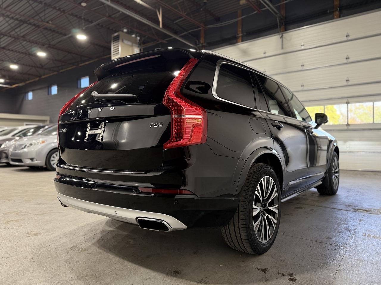 2021 Volvo XC90 T6 Momentum Photo