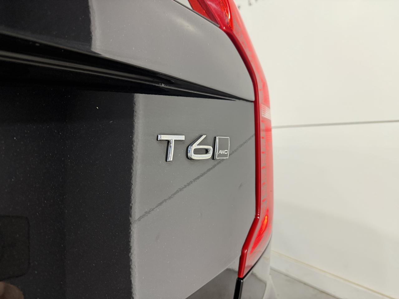 2021 Volvo XC90 T6 Momentum Photo