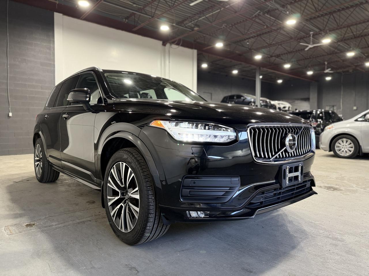 2021 Volvo XC90 T6 Momentum Photo